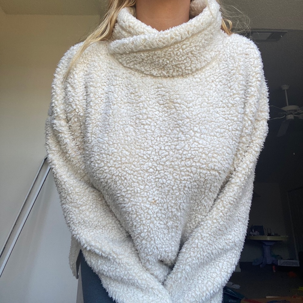 Super cozy sherpa pullover with buttons